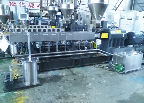 China Doppelschrauben-Plastikextruder drehmomentstarkes 400kg/hr, Plastikfilm-Verdrängungs-Maschine fournisseur