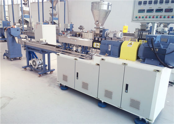 China Doppelte Schrauben-Laborstufe-Extruder-Maschine mit dem Ertrag 5-10kg/hr in hohem Grade leistungsfähig fournisseur