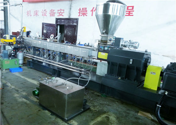 China Doppelte Schrauben-Plastikextruder-Maschine mit hoher Leistungsfähigkeit des Ertrag-500kg/hr fournisseur